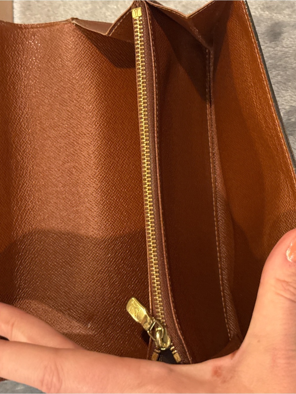LV long snap wallet in very good condition, barely used.  With box & dustbag - Picture 7 of 9